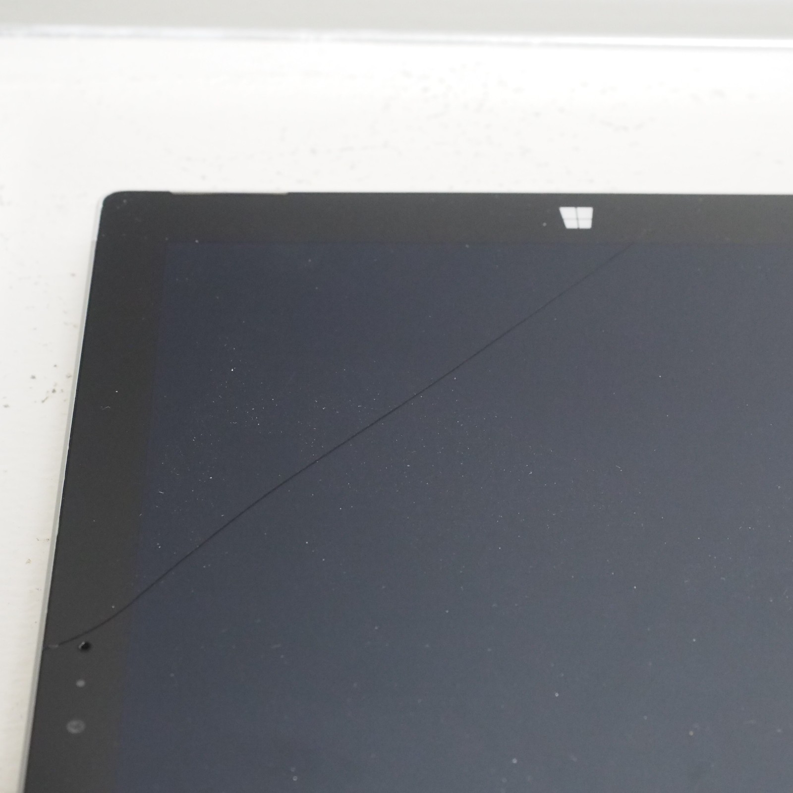 Microsoft Surface Pro 3 1631 256GB Windows 8 Pro Cracked Screen For Parts