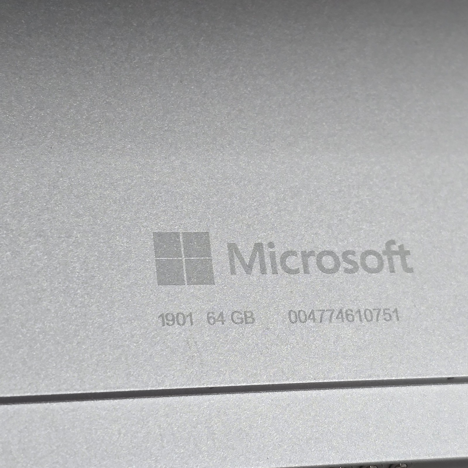 Microsoft 1901 Surface Go 2 10.5″ Netbook/Laptop Intel Pentium Win10 64GB eMMC