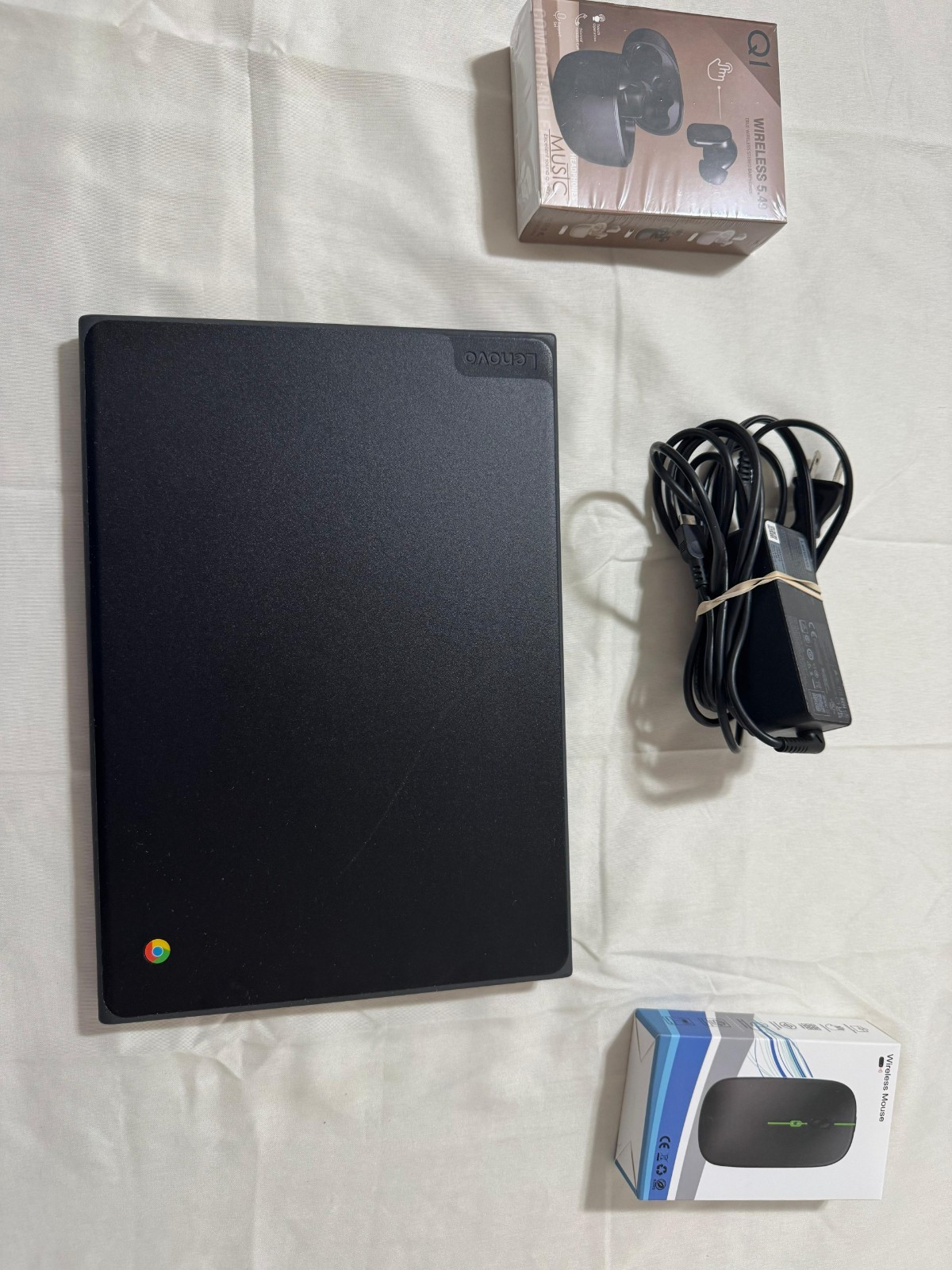 Lenovo 100e Chromebook 2nd Gen (81ER0002US) 4GB/32GB + Mouse + Earbuds Bundle B