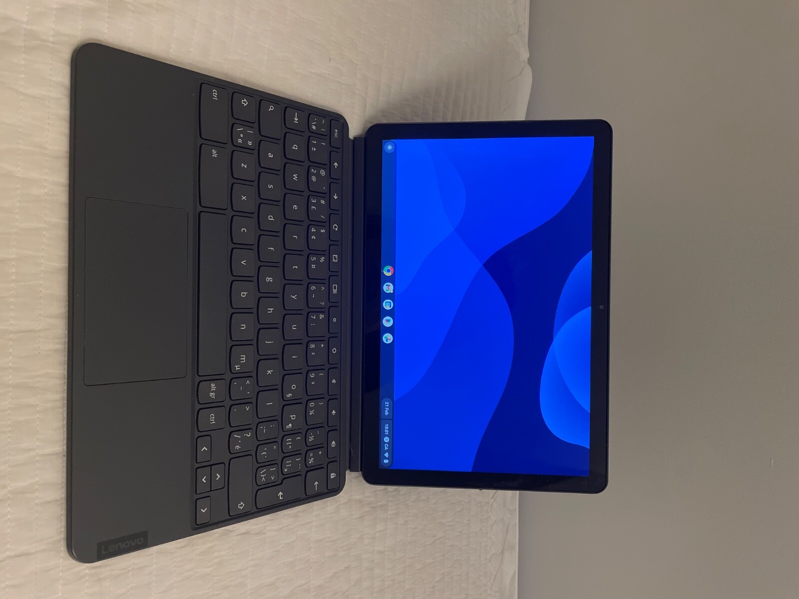 Lenovo IdeaPad Duet Chromebook 10.1″ Tablet – COMES WITH A FREE GIFT 🎁 💻