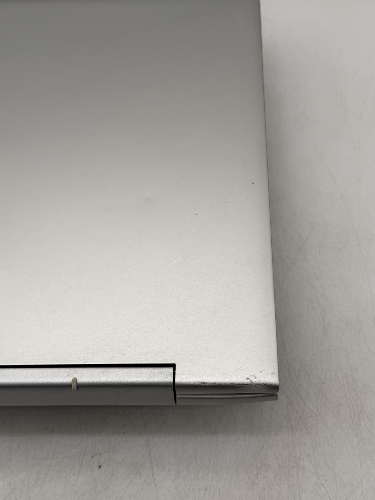 Dell Inspiron 7591 (2n1) 15.6″ i7-10510U 12GB 256GB NO OS Read