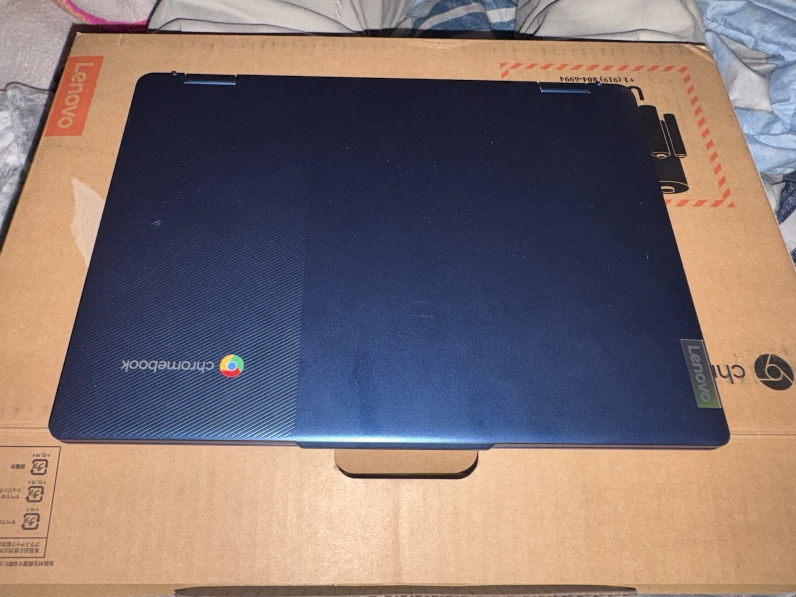 Lenovo Chromebook 12.2in Intel Atom Quad 64GB SSD UHD 600 FHD Blue