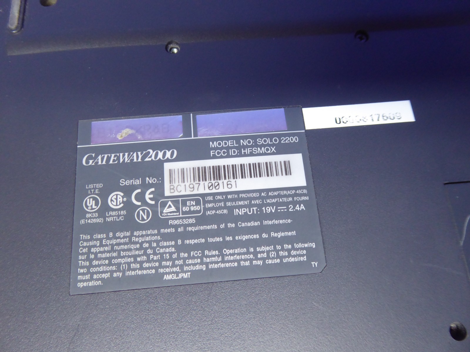 GATEWAY 2000 SOLO 2200 LAPTOP 12″ VINTAGE w/ P/A SOLD AS-IS TO POWER ON