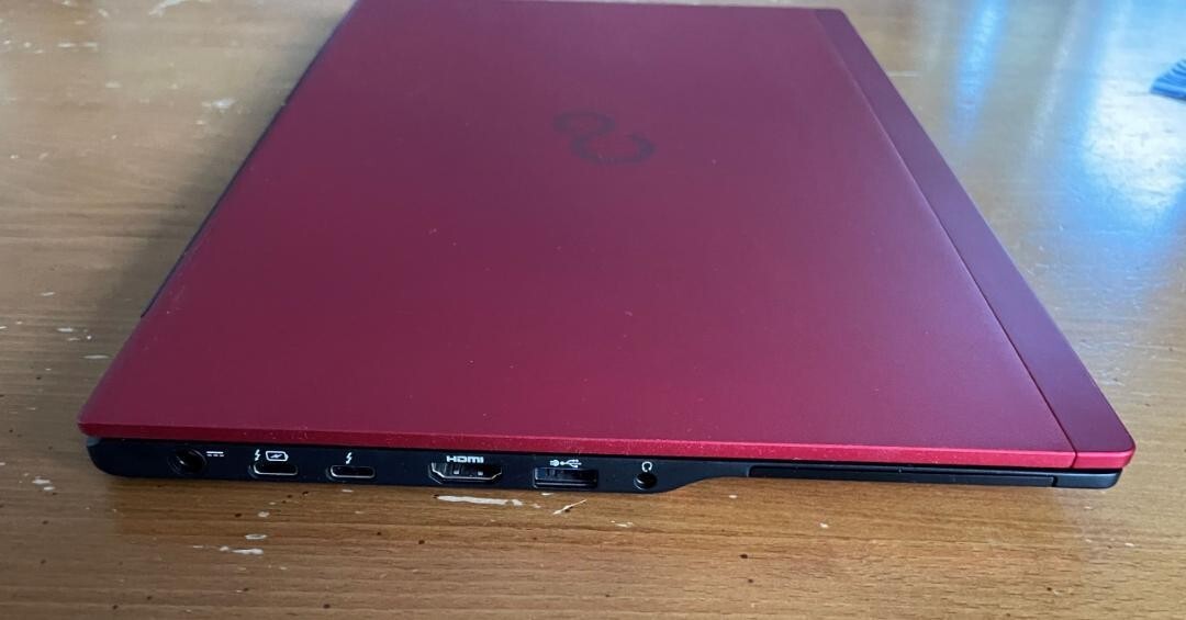 Ultra-thin, ultra-light, large-capacity SSD Office 2021, etc. Fujitsu LIFEBOOK