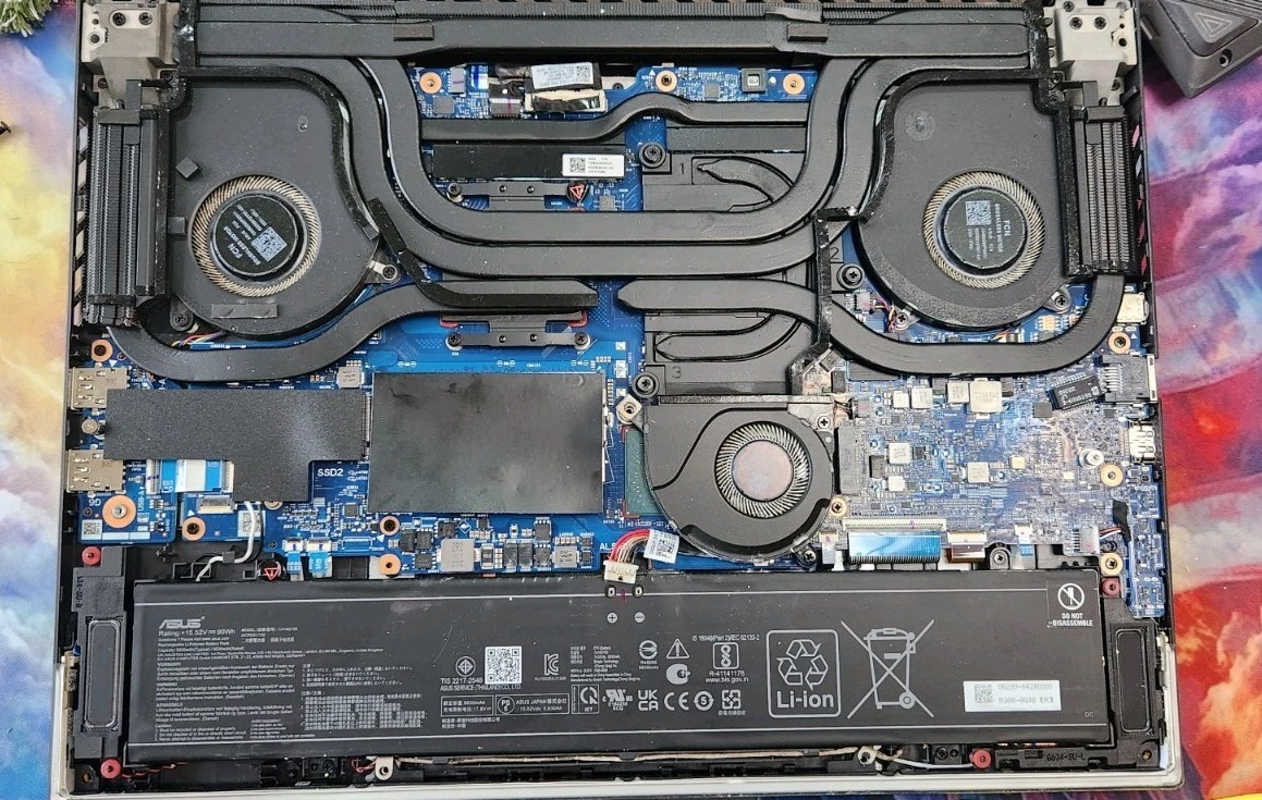 ASUS ROG Strix G16 (2023), 16” 16:10 FHD 165Hz, GeForce RTX 4050 (FOR PARTS)