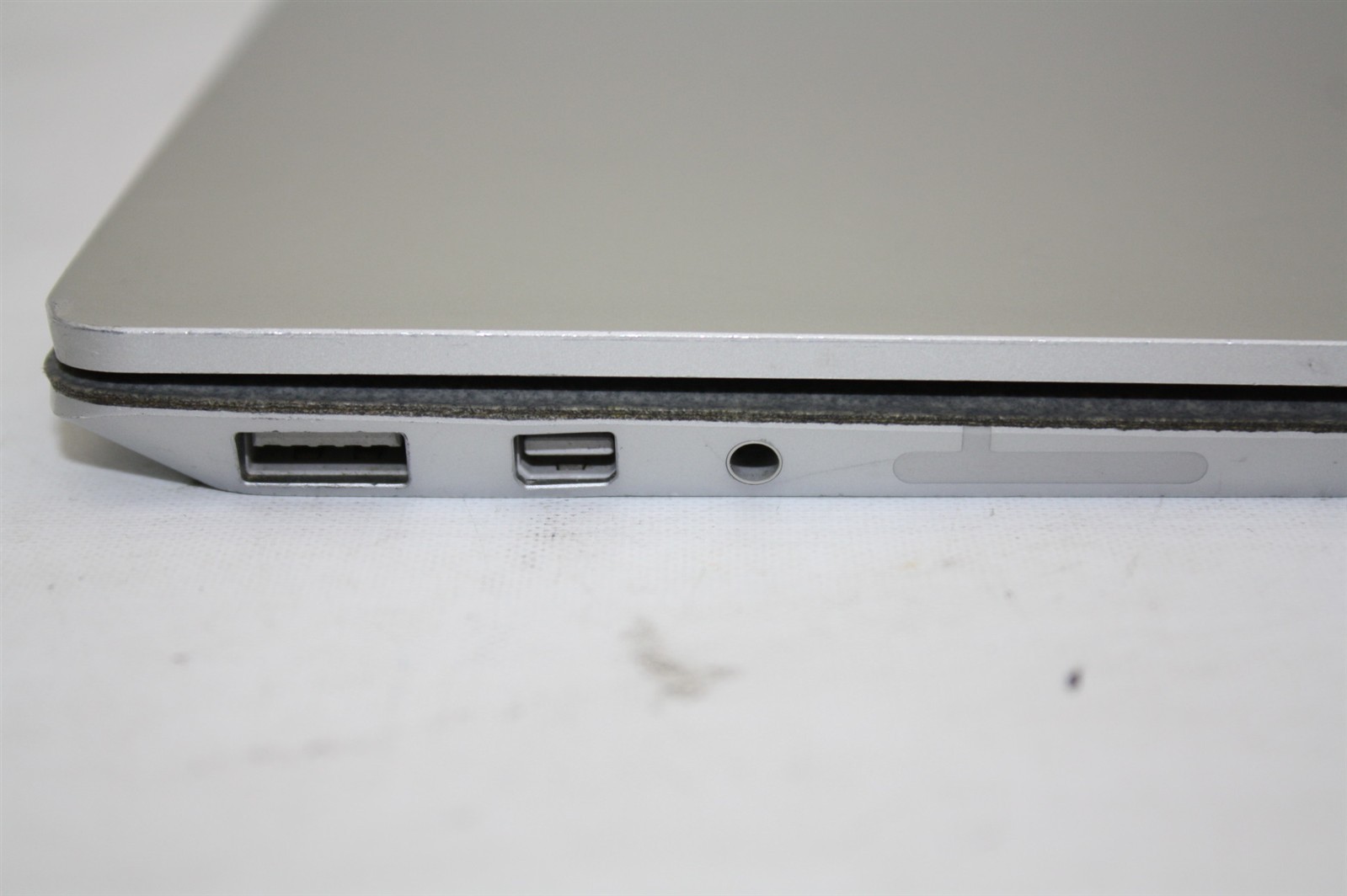12.3″Microsoft Surface Laptop i5-7300 2.60GHz RAM 8GB NVMe 128GB/Cosmetic issue