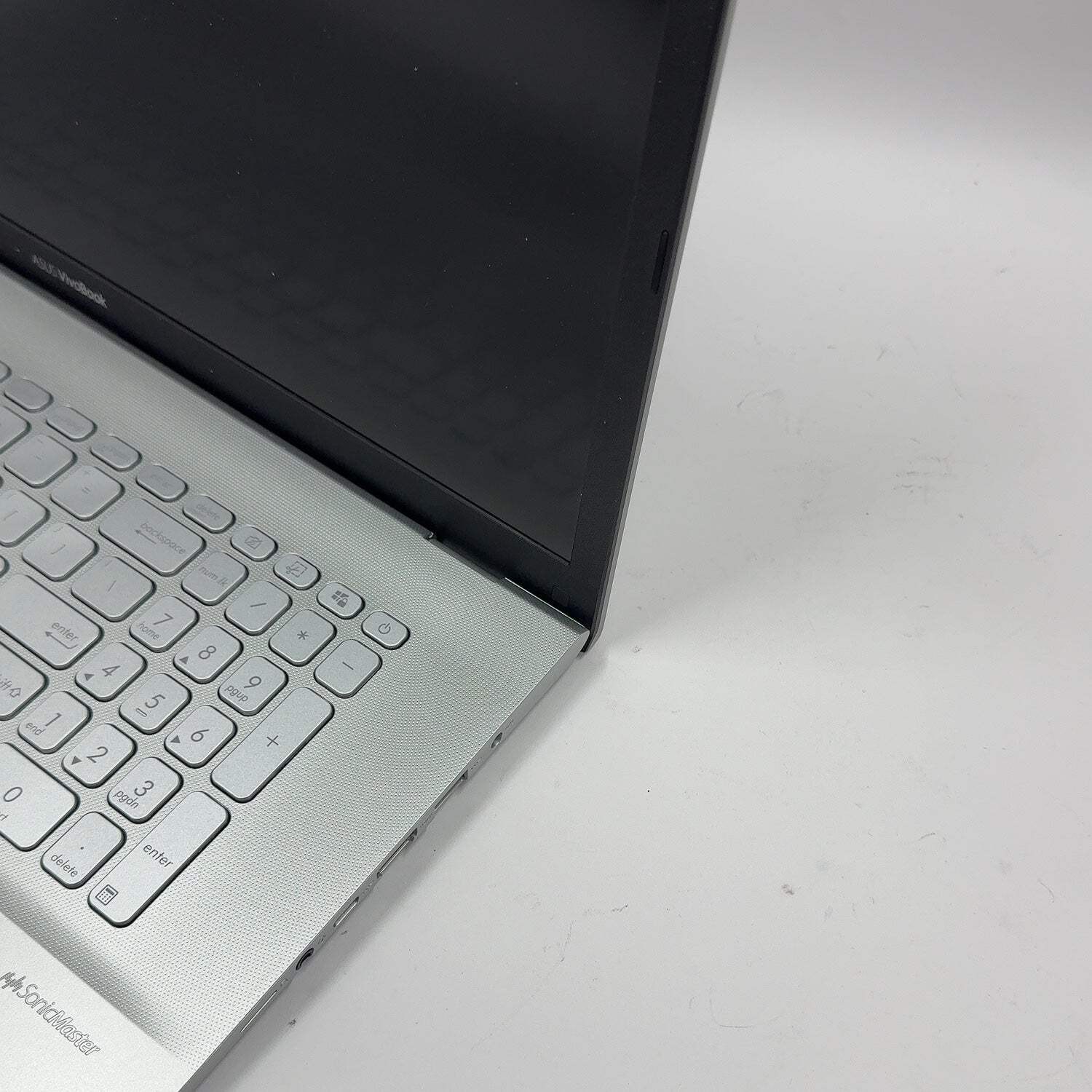 Broken Asus Vivobook 17 K712EA-WH34 17.3″ i3-1115G4 8GB RAM 256GB SSD Bad LCD