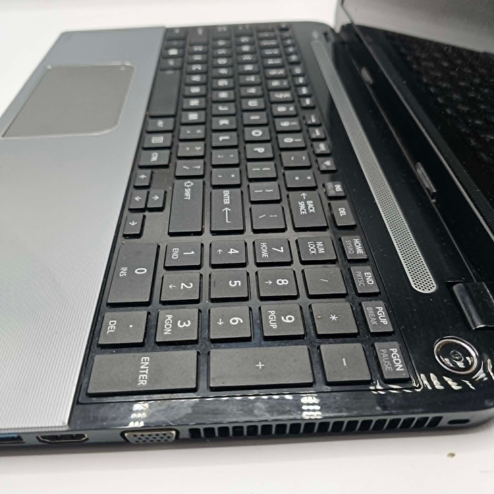 Toshiba Satellite L55 Intel Core i5 4200u No RAM No HDD 15.6″ FOR PARTS