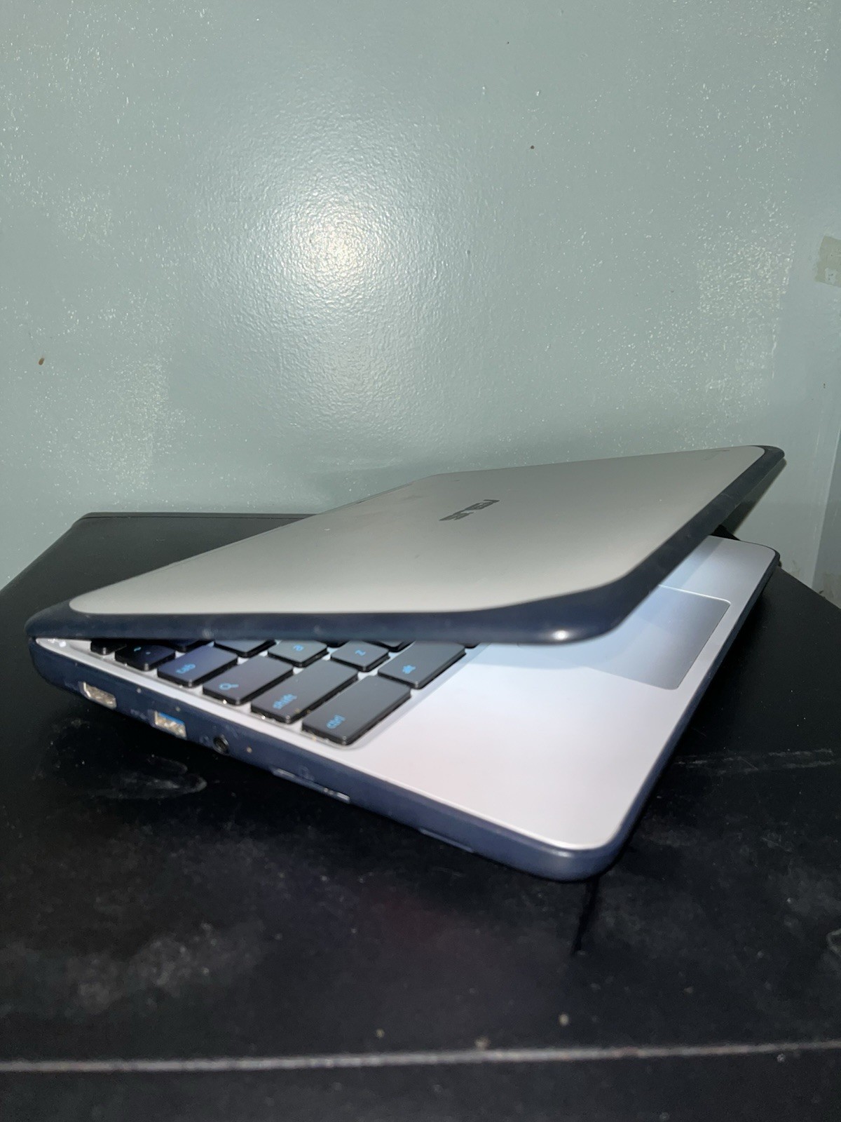 ASUS Chromebook 11.6″ Laptop Chrome OS Built-in Webcam Wi-Fi USB HDMI