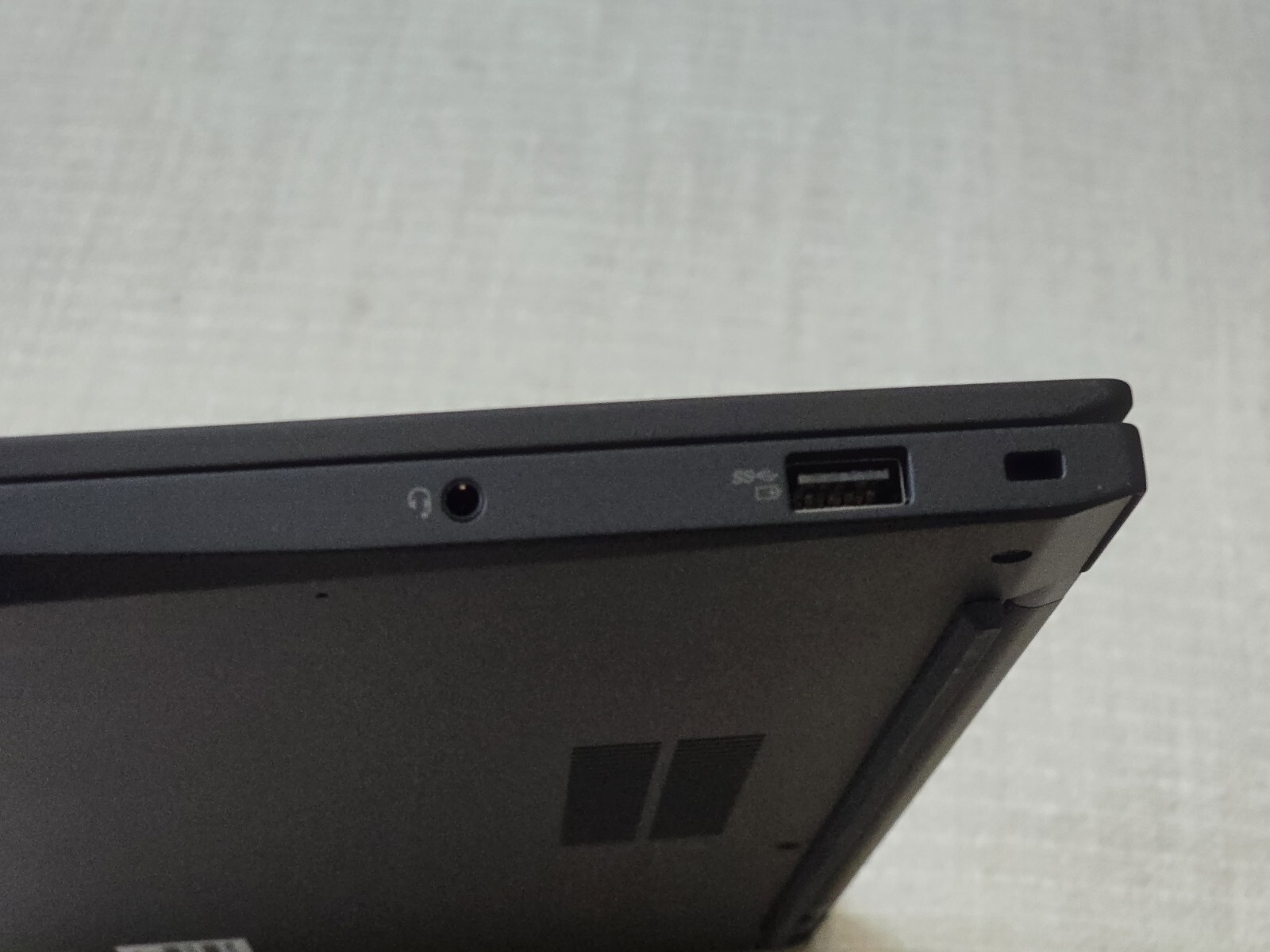 Lenovo ThinkPad X1 Carbon Gen 11 14″ i7-1365U Touch, 32GB RAM 1TB SSD, 2028 WTY