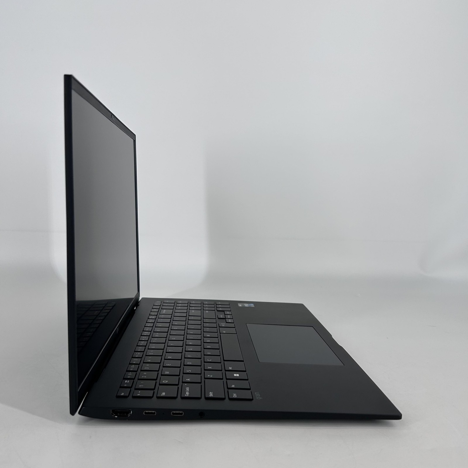 LG Gram 16 Black QHD+ 2.2 GHz i7-1360P 16GB 512GB SSD Very Good