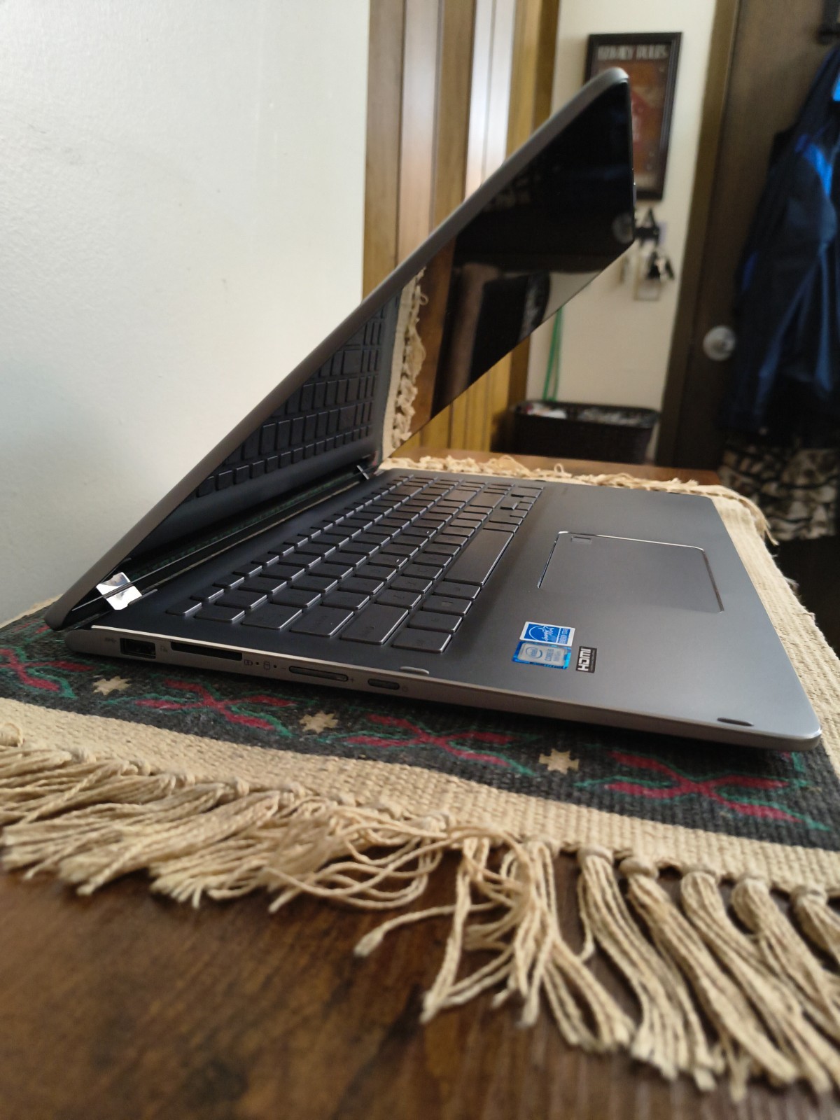 ASUS 15.6″ Q505U TS BKLT Laptop Core i5-8250 16GB 250GB NVMe SSD+1TB HD Wn11Hm