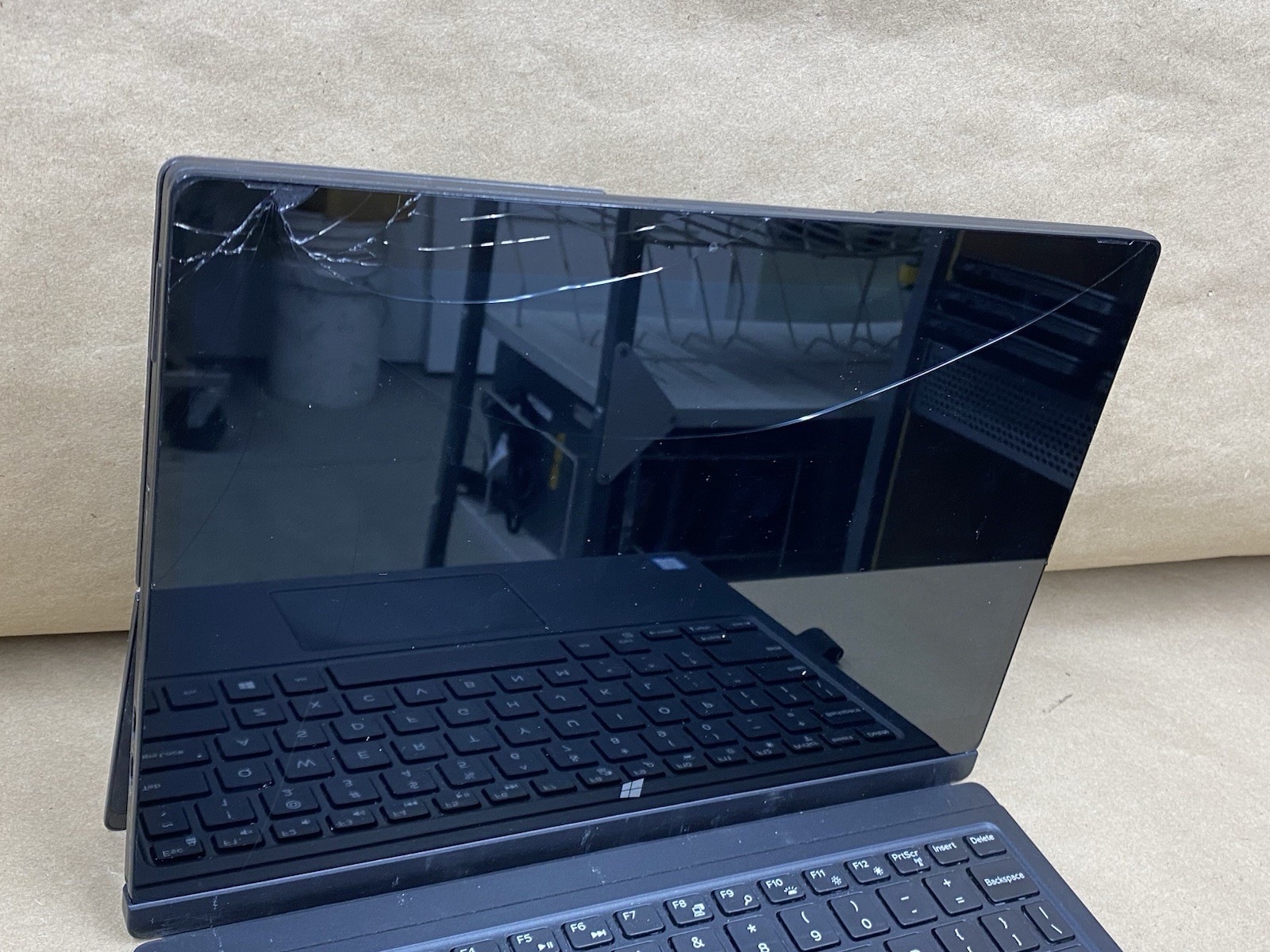 Dell Latitude 7275 – 12.5″ FHD – Touch – m5-6Y57 – 8GB – 128GB – Win 10 – READ