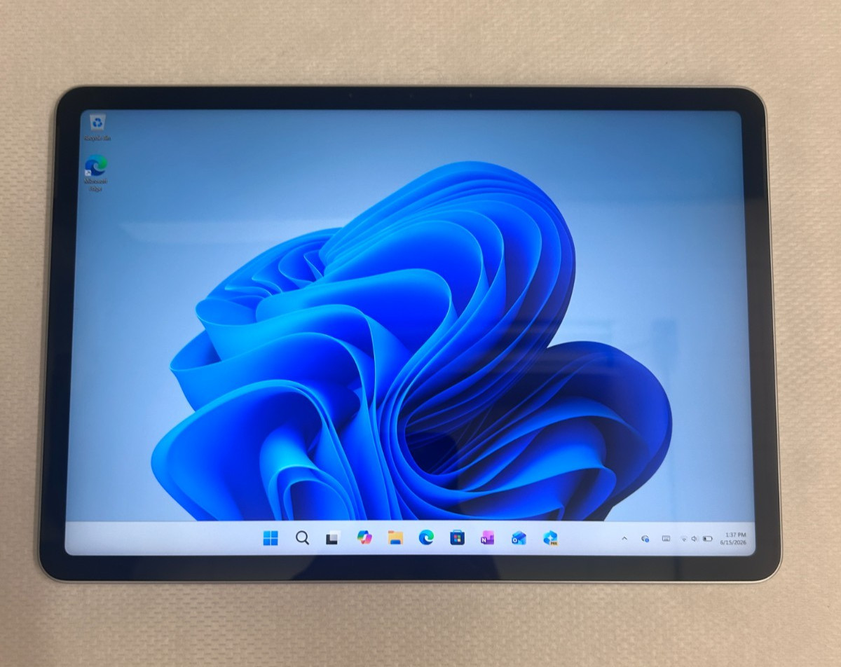 Microsoft Surface Pro 12″ 2025 – Snapdragon X Plus – Kickstand issue, No Acc