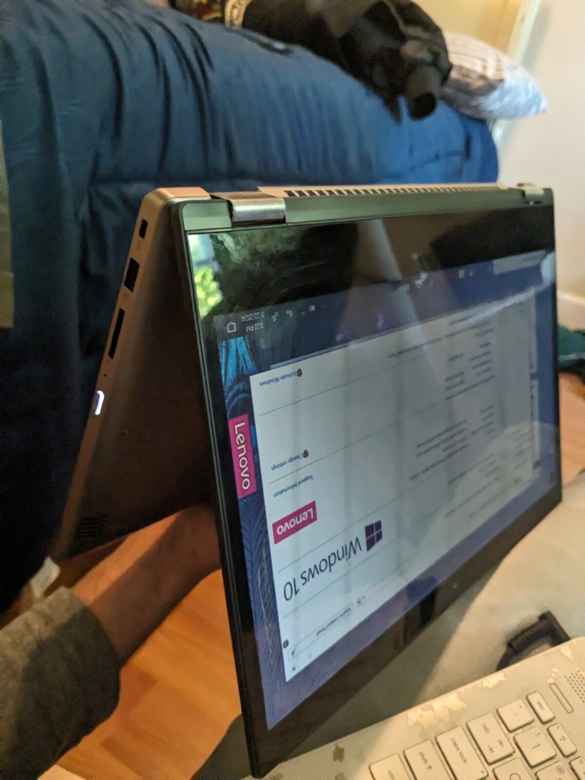 Lenovo IdeaPad 2 In 1 81CW Intel Pentium Gold / 500 GB And 25 GB ssd M.2