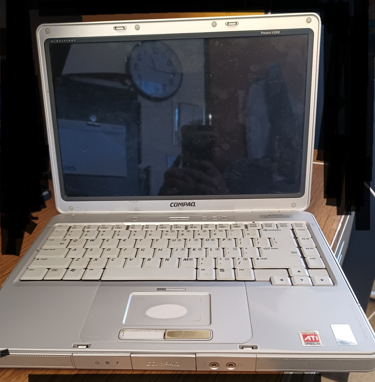 Compaq Presario V2000 AMD Turion 64 @1.8GHz 1GB RAM NO hard drive or power cord