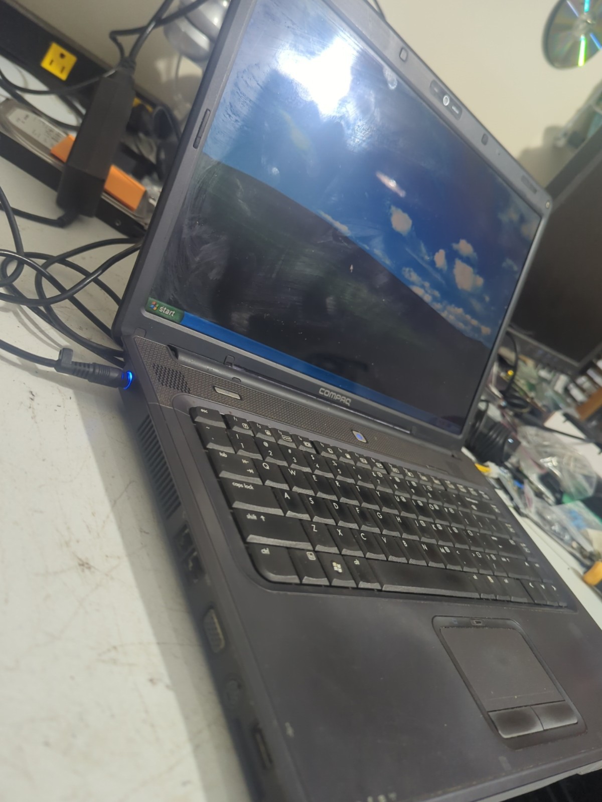 Compaq C700 Laptop( Xp-2gb Ram-32gb SSD – Wi-Fi – Dvd-dual Core-webcam)
