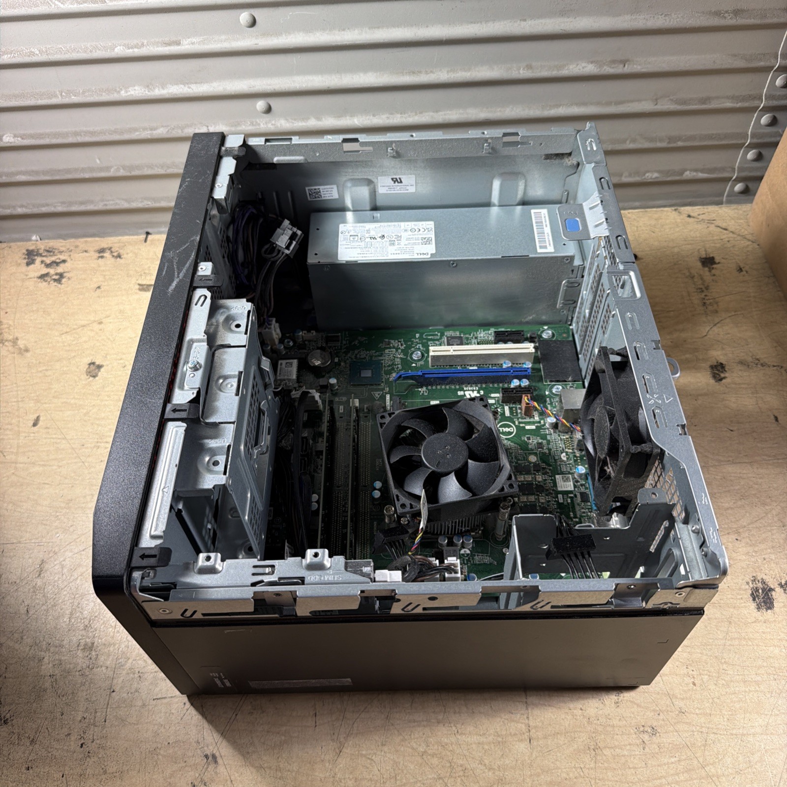 DELL VOSTRO 5880 INTEL CORE I5 10TH GEN 16GB RAM **NO HD/ NO CADDIE/ NO OS