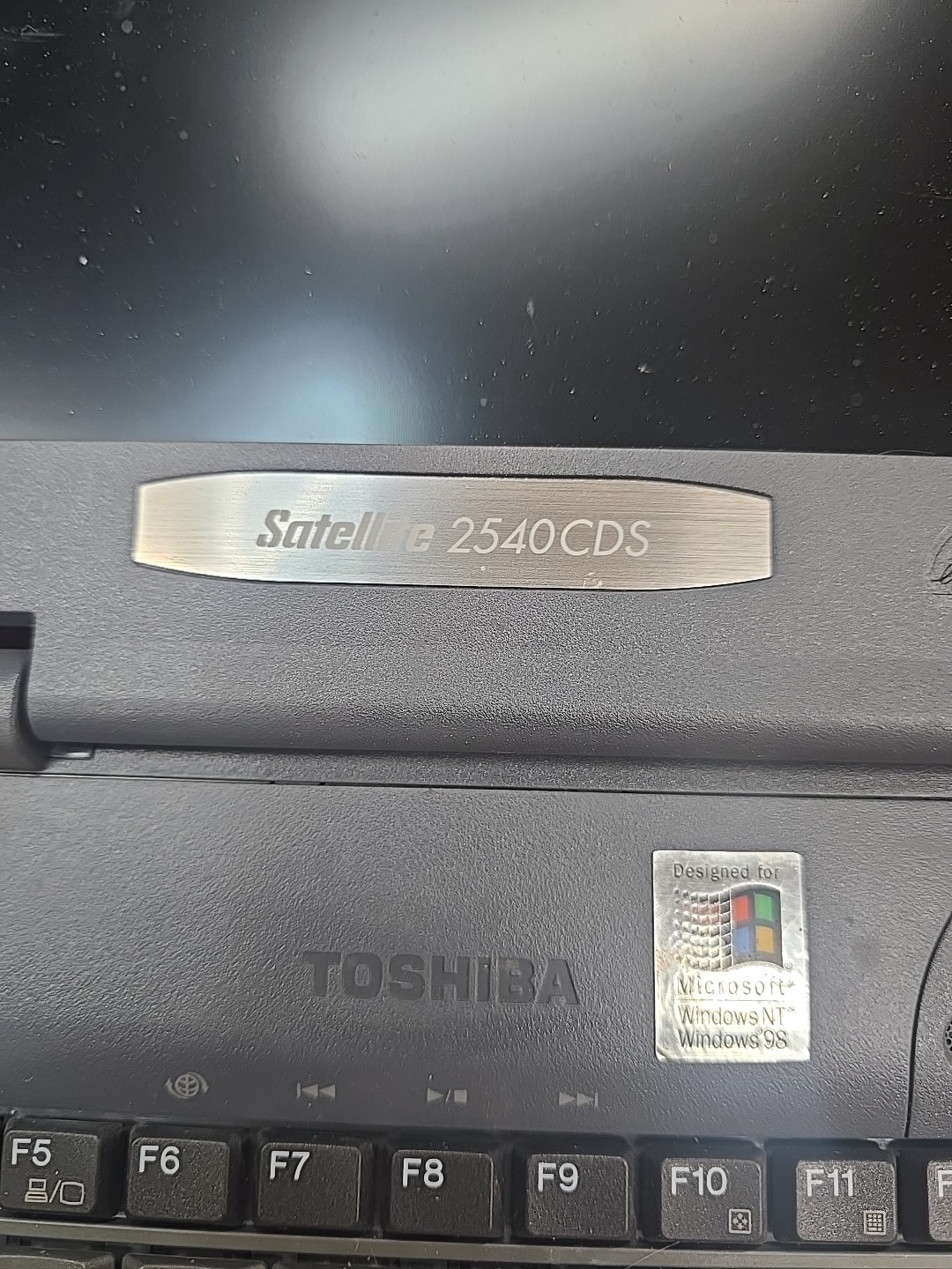 Toshiba Satellite 2540CDS AMD K6-2 333MHz 98304 KB With Power Supply