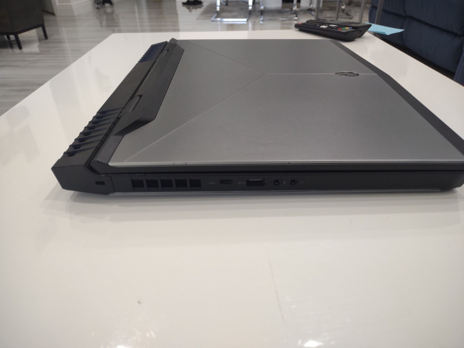 Dell Alienware 17 R4 Gaming 120Hz 2.90GHz i7-7820HK 16GB 1TB HDD GeForce GTX1080
