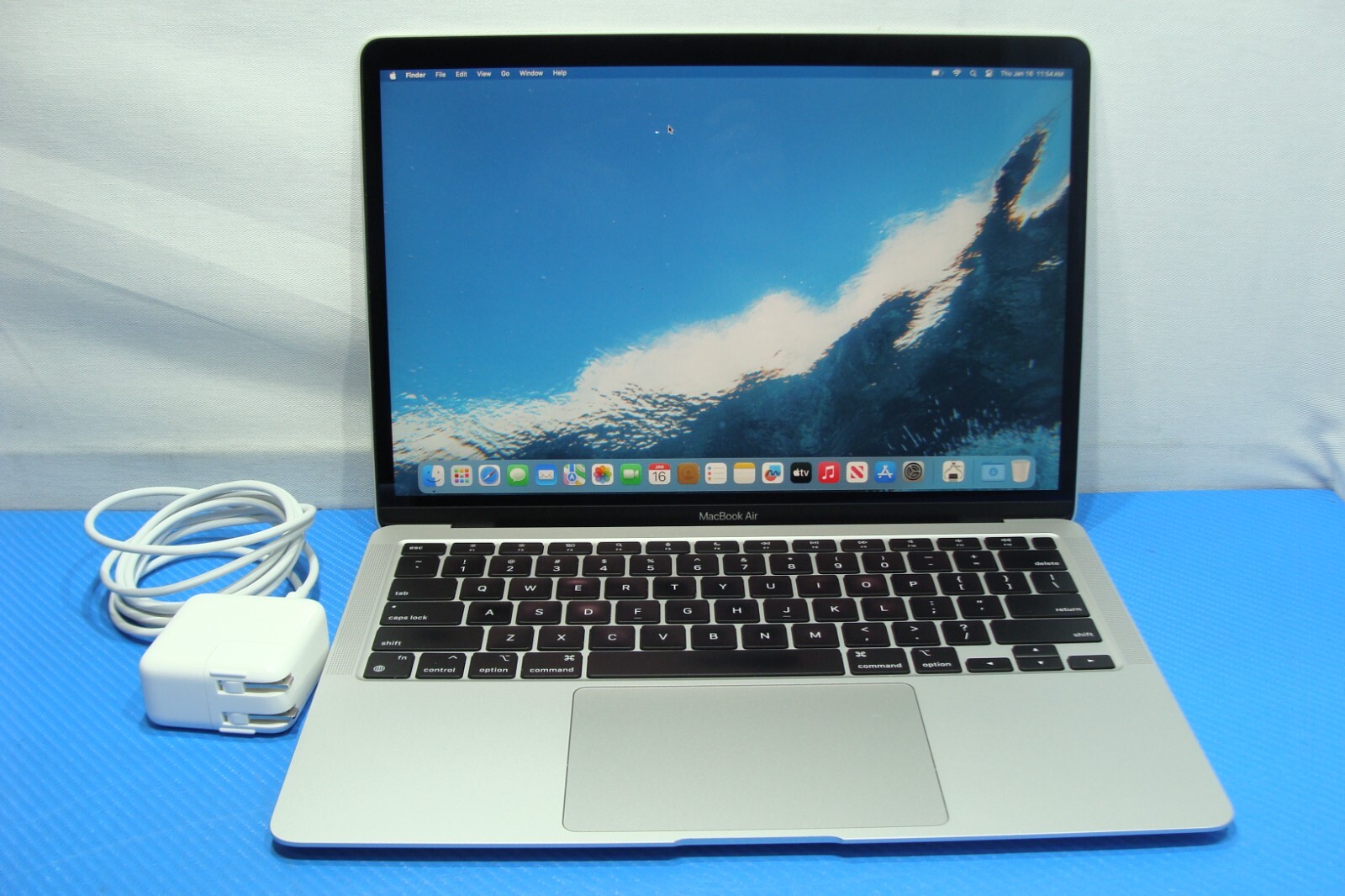 Apple MacBook Air A2337 13.3″ M1 (2020) 8CPU/7GPU 8GB 256GB OS Sonoma +Charger
