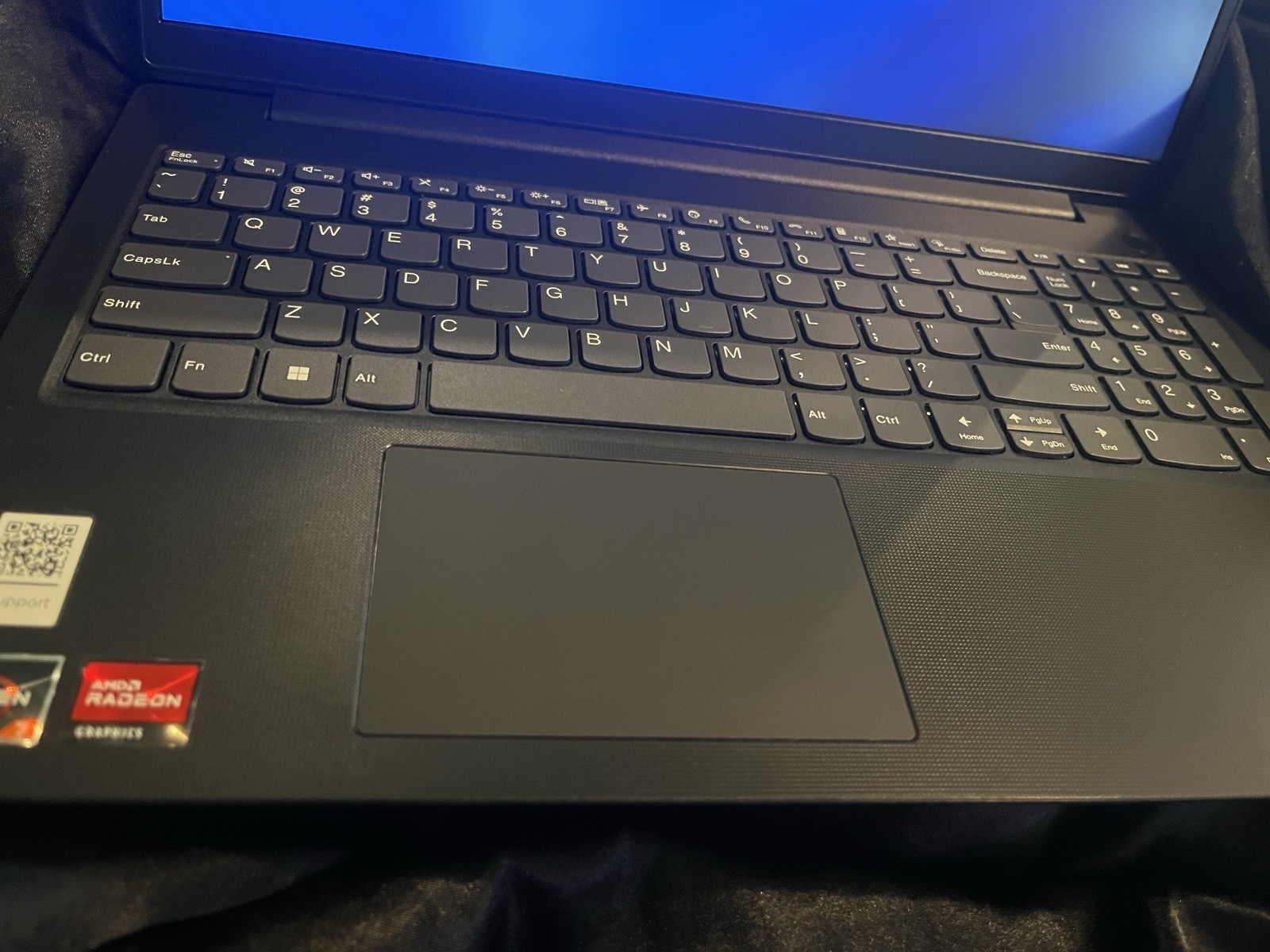 Lenovo V15 15.6in Ryzen 7 770U 40GB RAM 1Tb M.2 SSD Windows AMD Radeon Black