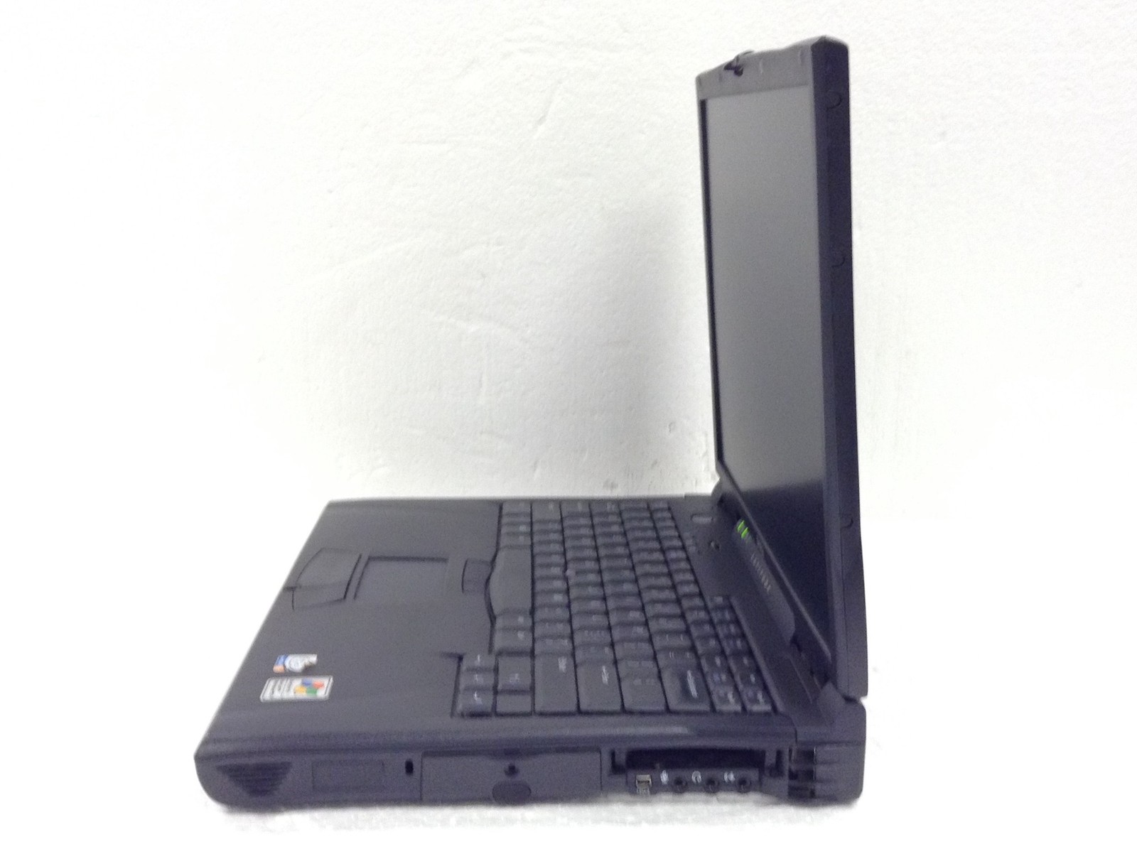 Dell Latitude C840 Pentium 4M 15″ Laptop 2.0GHz 512MB CD-RW Floppy, No HD, WORKS