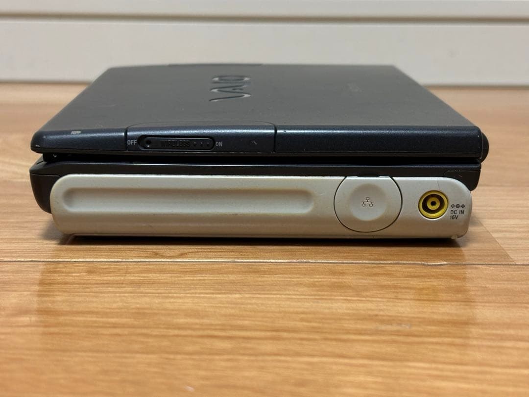 Sony VAIO PCG-U101 Ultraportable Subnotebook Celeron 600MHz 256MB WinXP Black