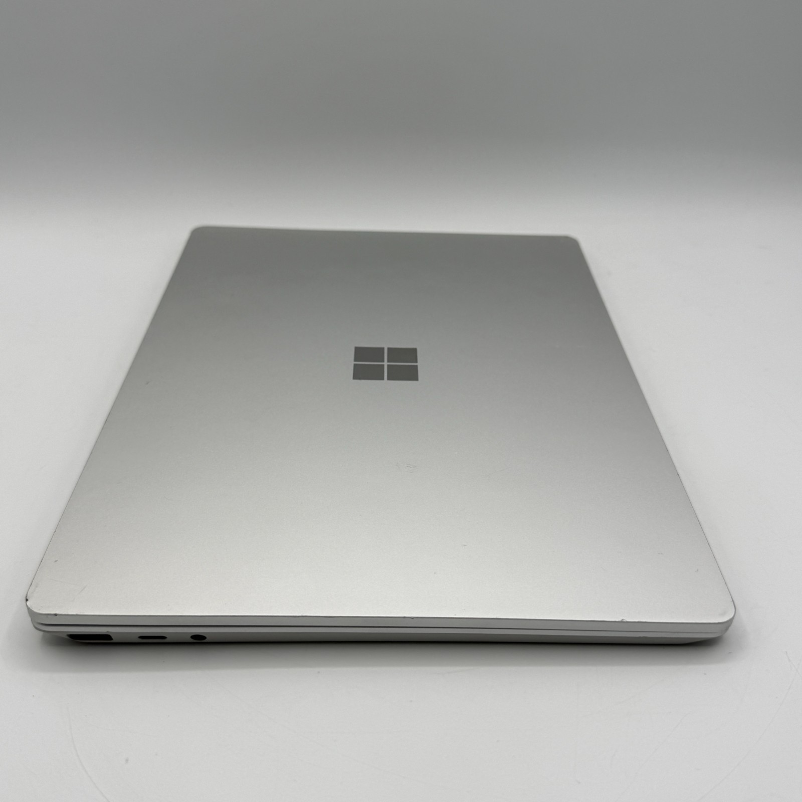 Microsoft Surface Laptop Go 1943 12.4″ i5-1035G 1 1.0GHz 4GB RAM 64GB SSD