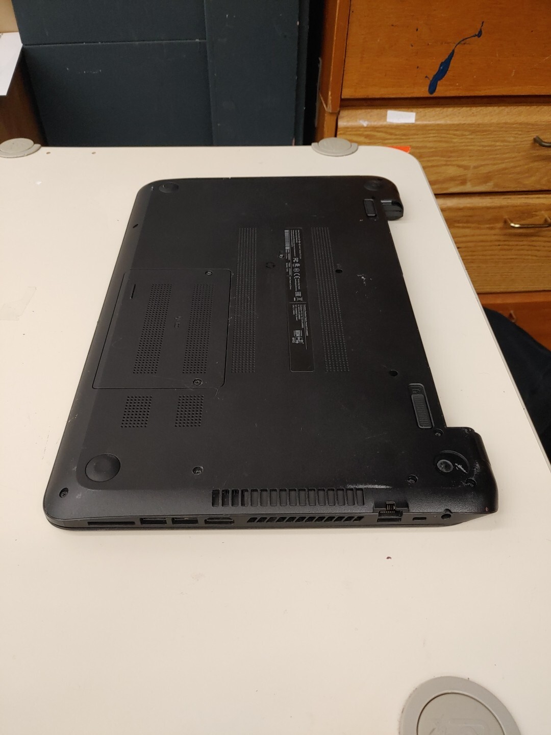 827 – HP 15-f211wm – FOR PARTS / AS-IS