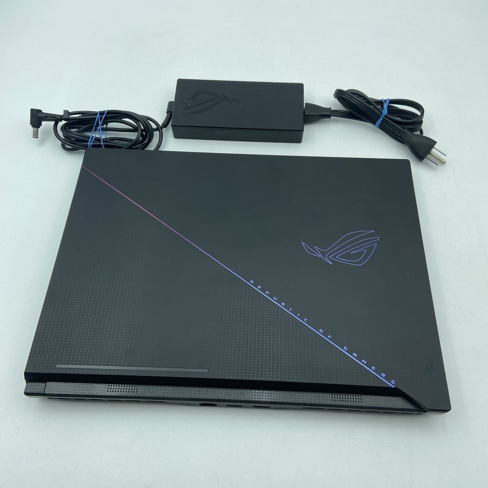 ASUS ROG Zephyrus Duo 16″ QHD+ AMD Ryzen 9 7945HX 32GB RAM 2TB SSD RTX 4090 W11H
