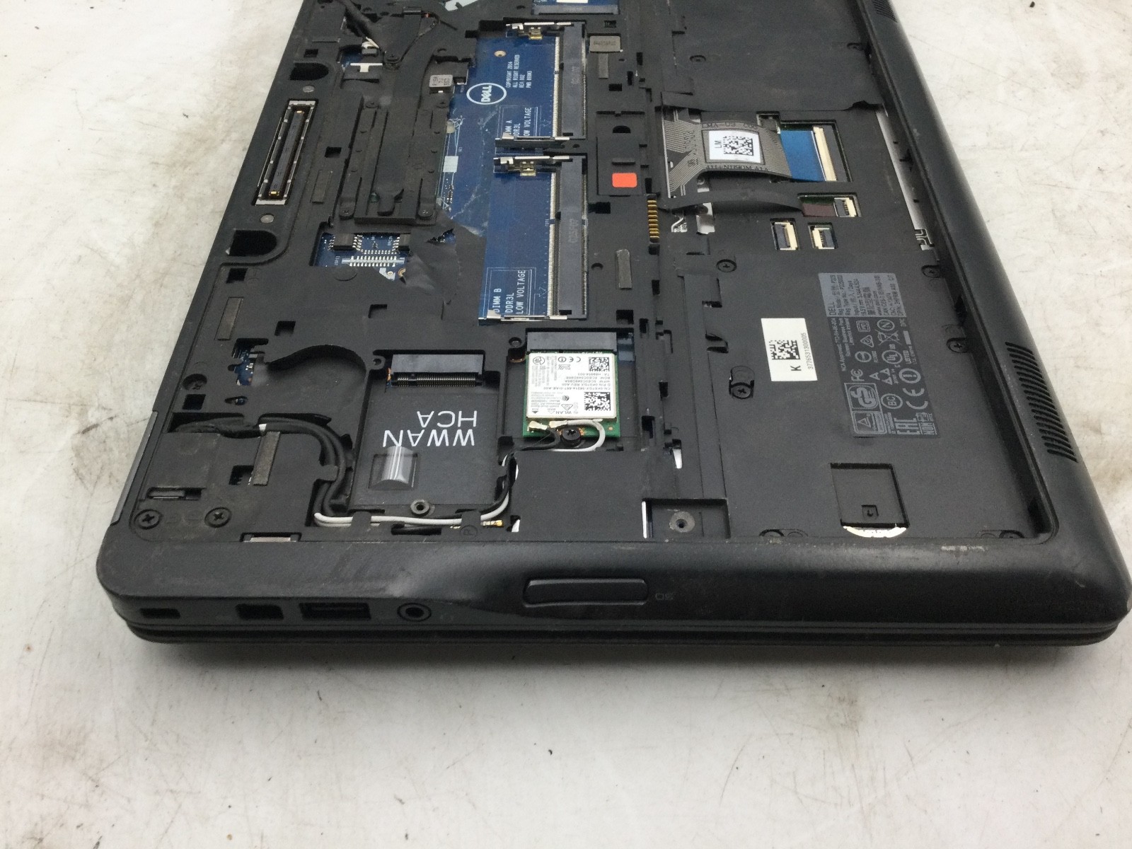 DELL LATITUDE E7250 – BOOTS TO BIOS – INTEL I5 5300 – NO RAM – READ DESC -BB