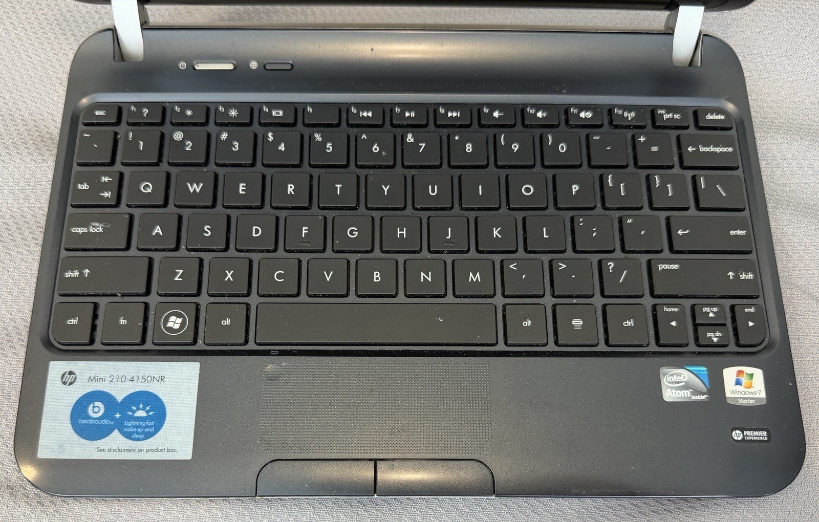 HP Mini 210-4150NR Beats Audio 10.1″ Netbook, Windows 7 – Works, No Power Cord