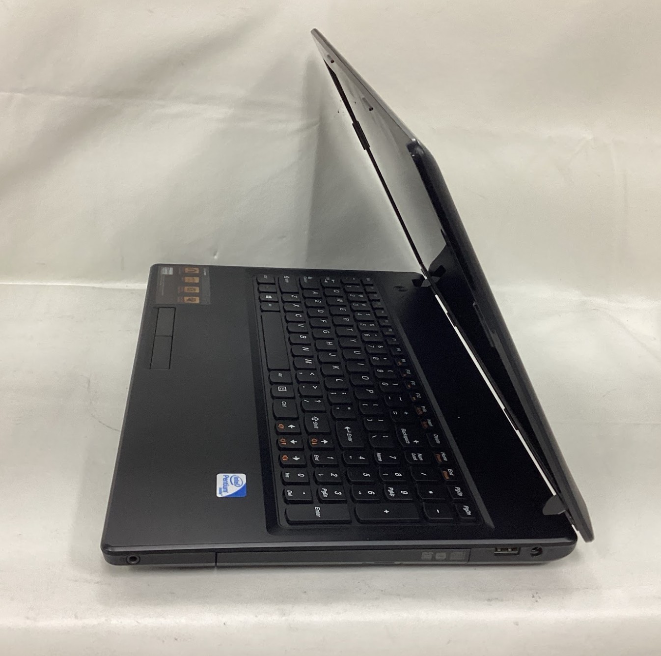 Lenovo Laptop Intel Pentium B960 4GB Memory 320GB HDD Intel HD Graphics 15.6″