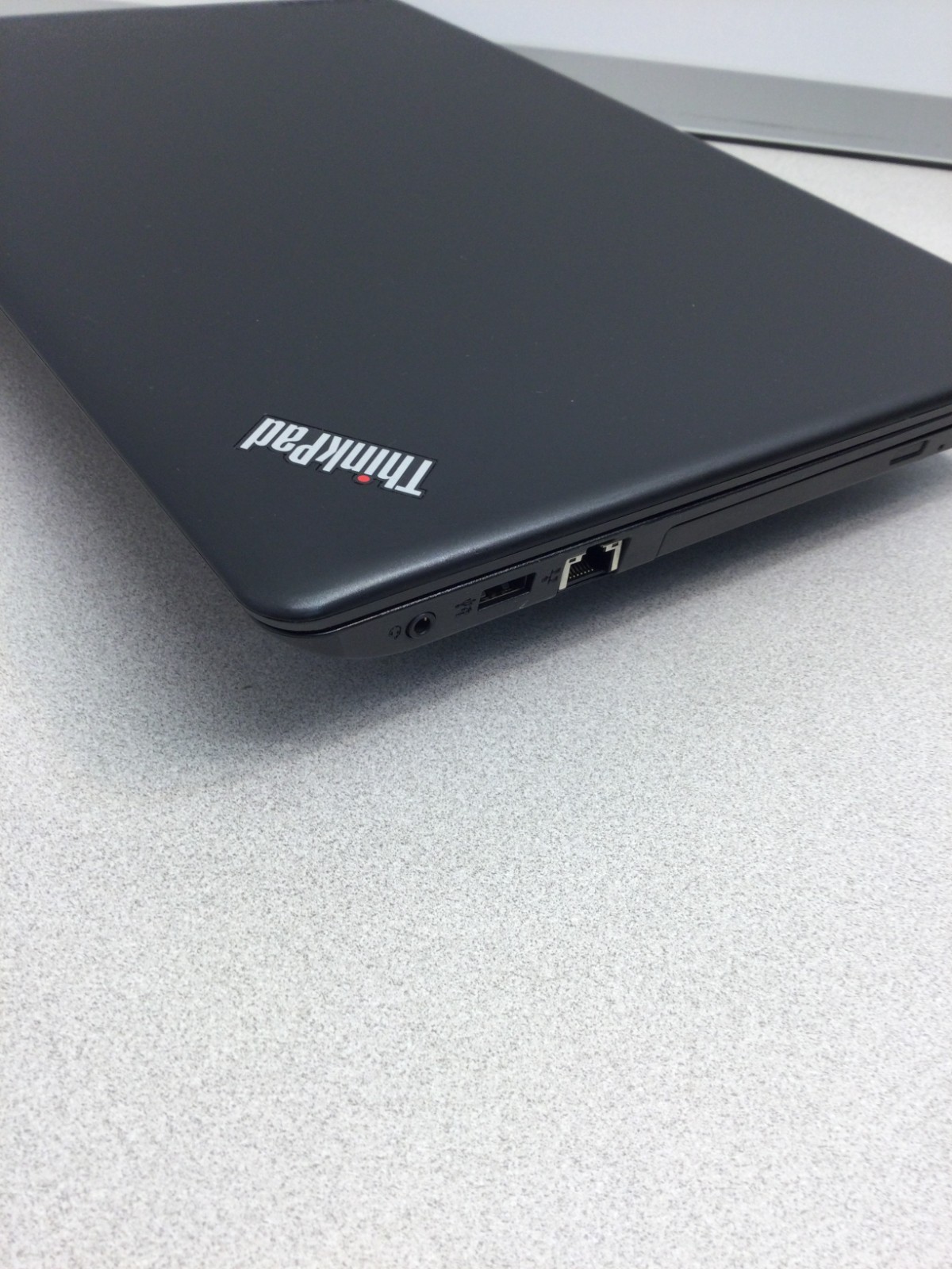 Lenovo ThinkPad E570 15.5″ i5-7200U 2.50GHz 16GB RAM 256GB SSD WIN 11 PRO