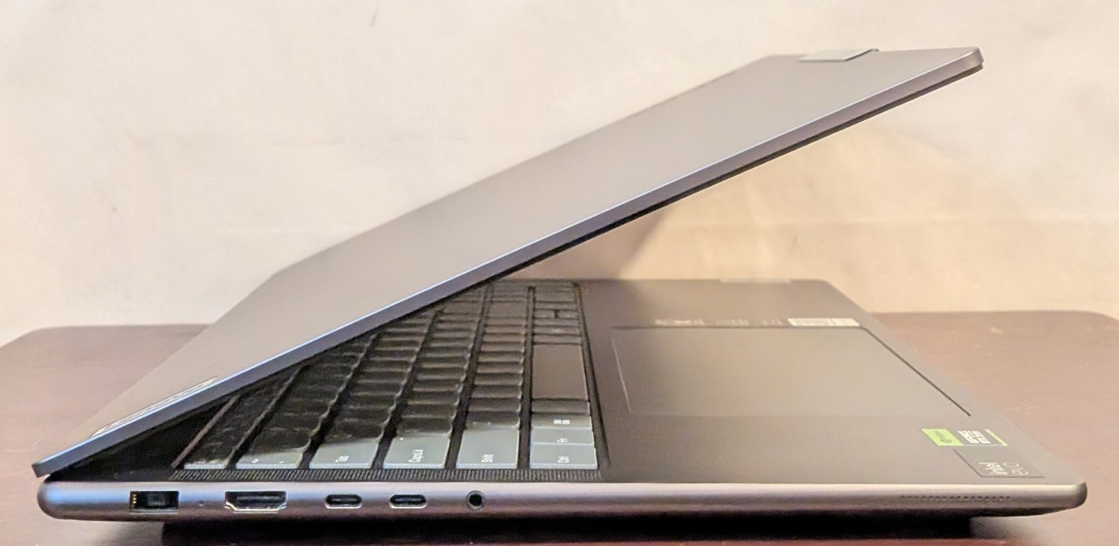 Lenovo Yoga Pro 9i 16″ 3.2K 165Hz (Core Ultra 9 185H, 32GB/1TB SSD, RTX 4050)