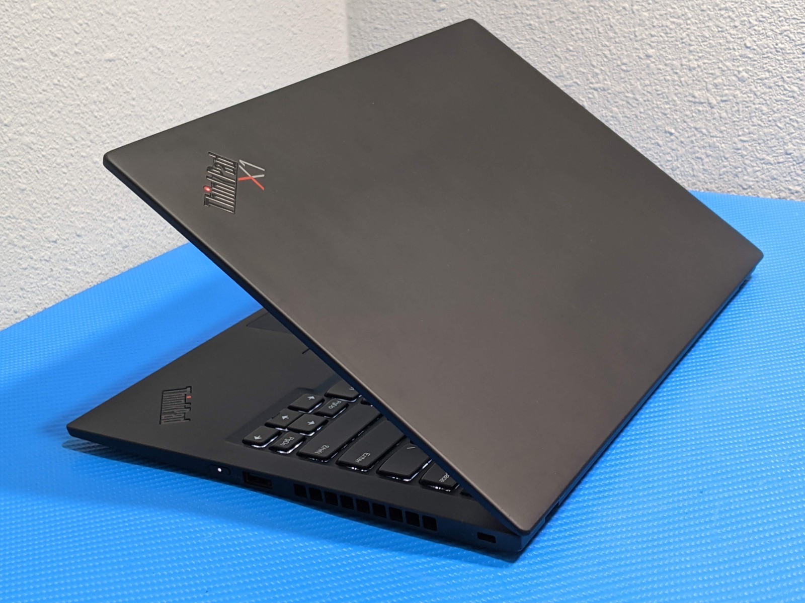 Lenovo ThinkPad X1 Carbon Gen 8 14″ FHD i7-10th 1.8GHz 16GB 512GB SSD W11P +PA