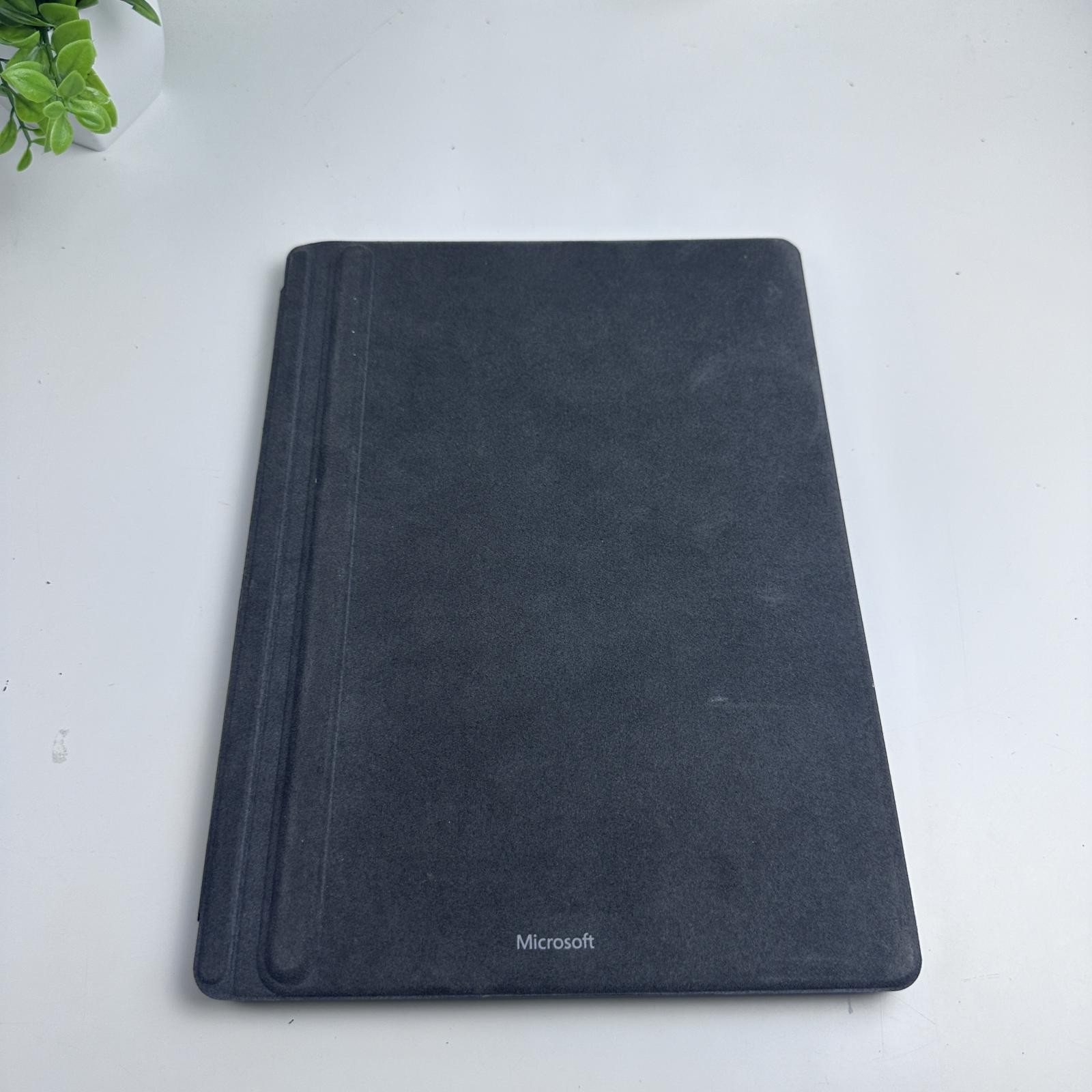 Microsoft Surface Pro 11th, 13″ OLED, Snapdragon X Plus, 16GB, 512GB Bundle