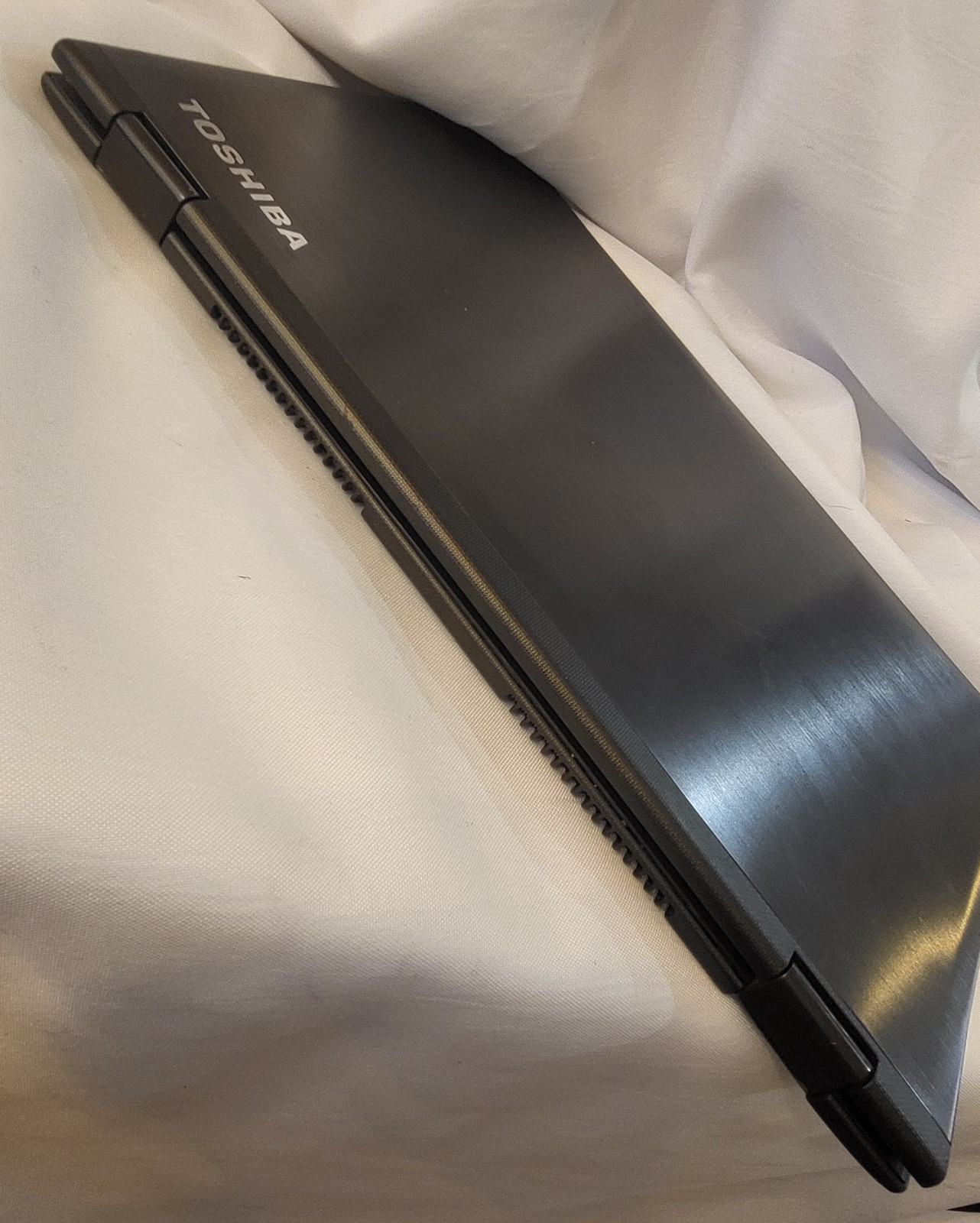 Toshiba Satellite Radius P55W-C5321-4K 15.6″ 4K i7-6500U 8GB RAM No SSD 070701