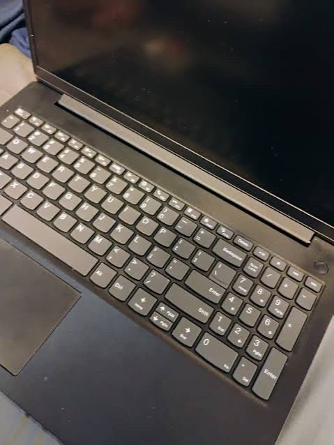 Lenovo V15 G4 IRU 15.6″ (512GB SSD, Intel Core i3 13th Gen., 4.50 GHz, 2x8GB) La