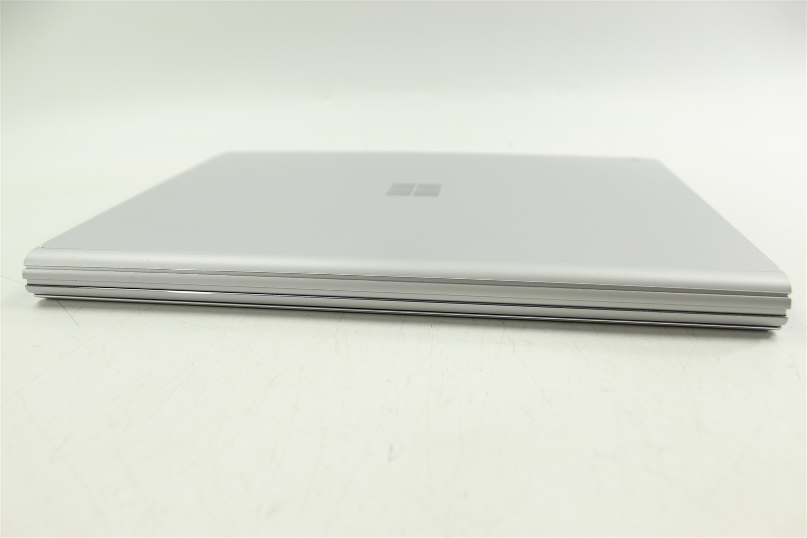 Microsoft Surface Book 3 1900 13.5″ i7-1065G7 256GB SSD 16GB RAM W11H GTX 1650