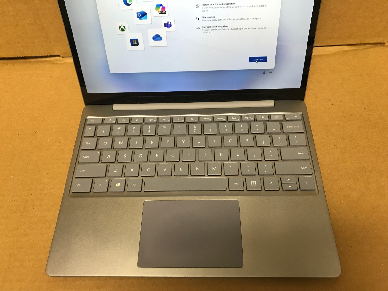 Microsoft Surface Laptop Go 1943 12.4″ i5-1035G1 1.0GHz 256GB SSD 16GB RAM Win11