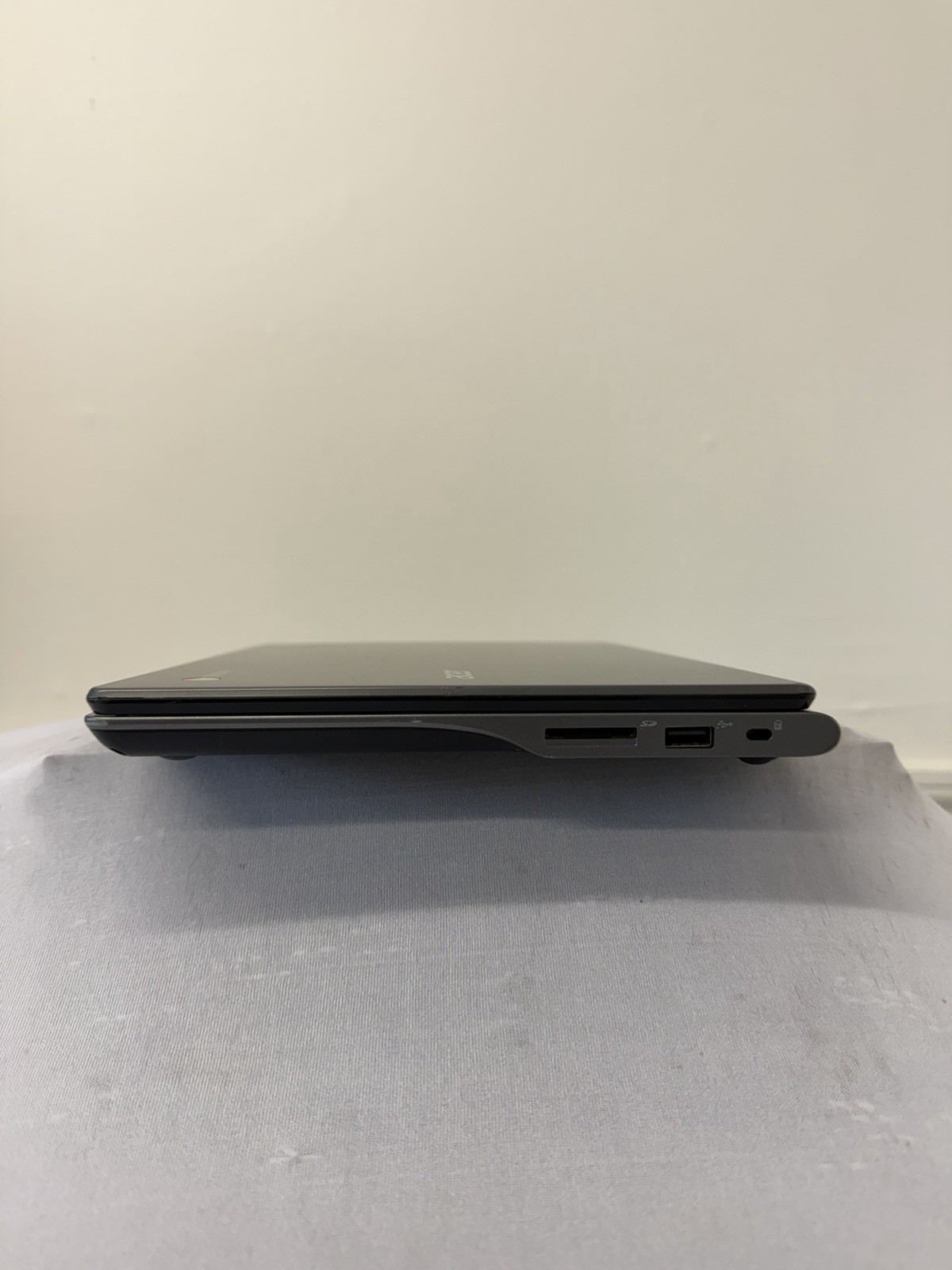 Acer Chromebook C740-C4PE Laptop – Good Screen – Intel Celeron 3205U – Read Des