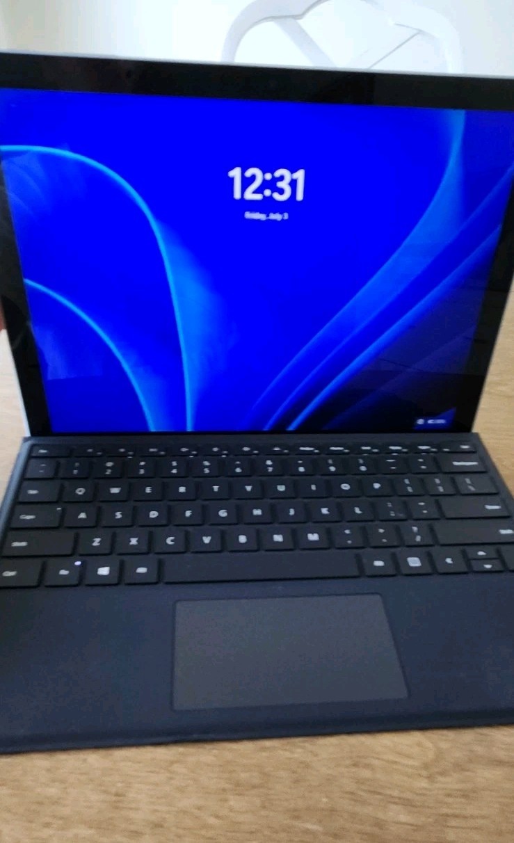 Microsoft Surface Pro 7+ plus i7, 16GB, 256 SSD, 11th Gen 1165G7 processor,