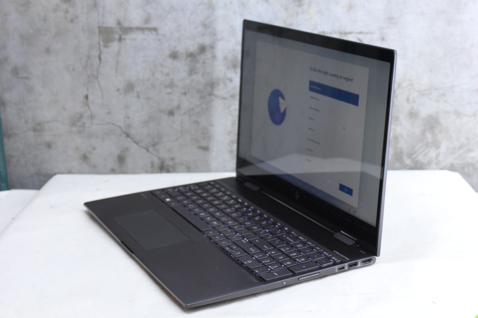 HP Envy 15-cp0053cl | Grade C, Read! | Ryzen 5 2500U, 8GB Ram, 256GB NVMe, W11P