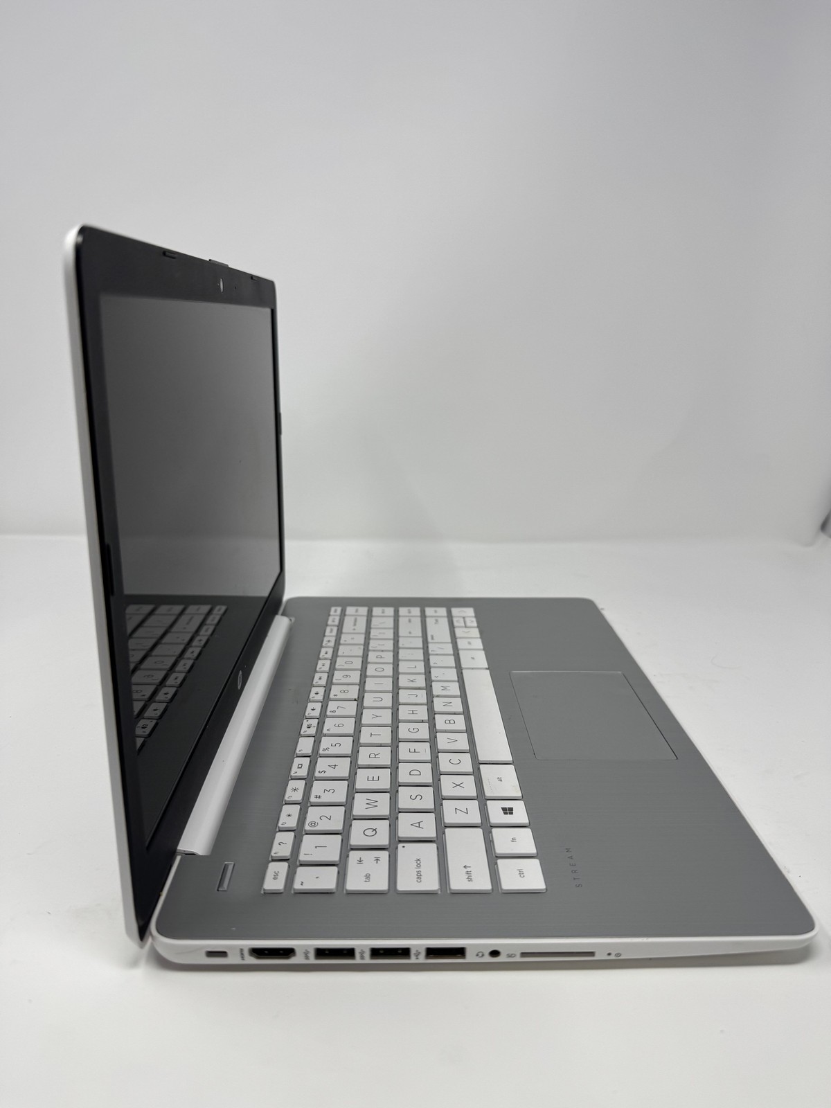 HP HP Stream 14 Ryzen A6-9220e RADEON R4, 5 COMPUTE CORES 2C+3G 4GB 60GB SSD