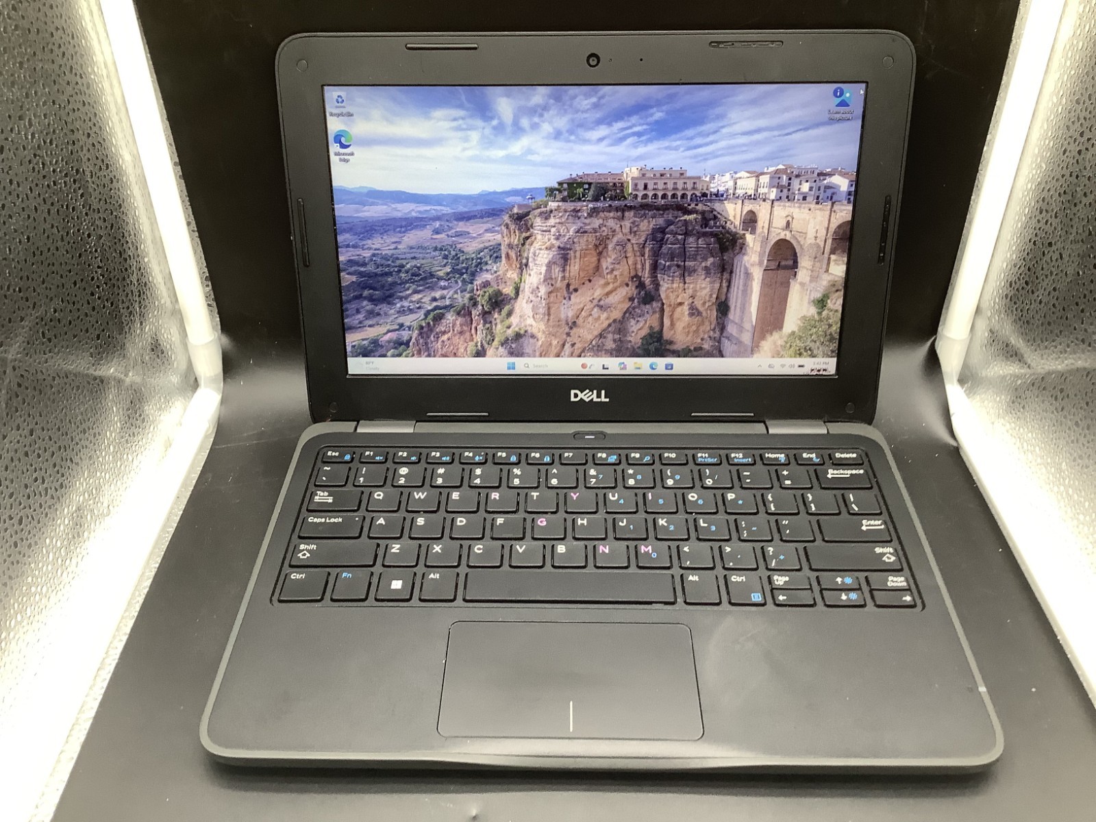Dell Latitude 3190 11.6″ Pentium Silver N5030 @ 1.7GHz 4GB RAM 128GB SSD WIndows