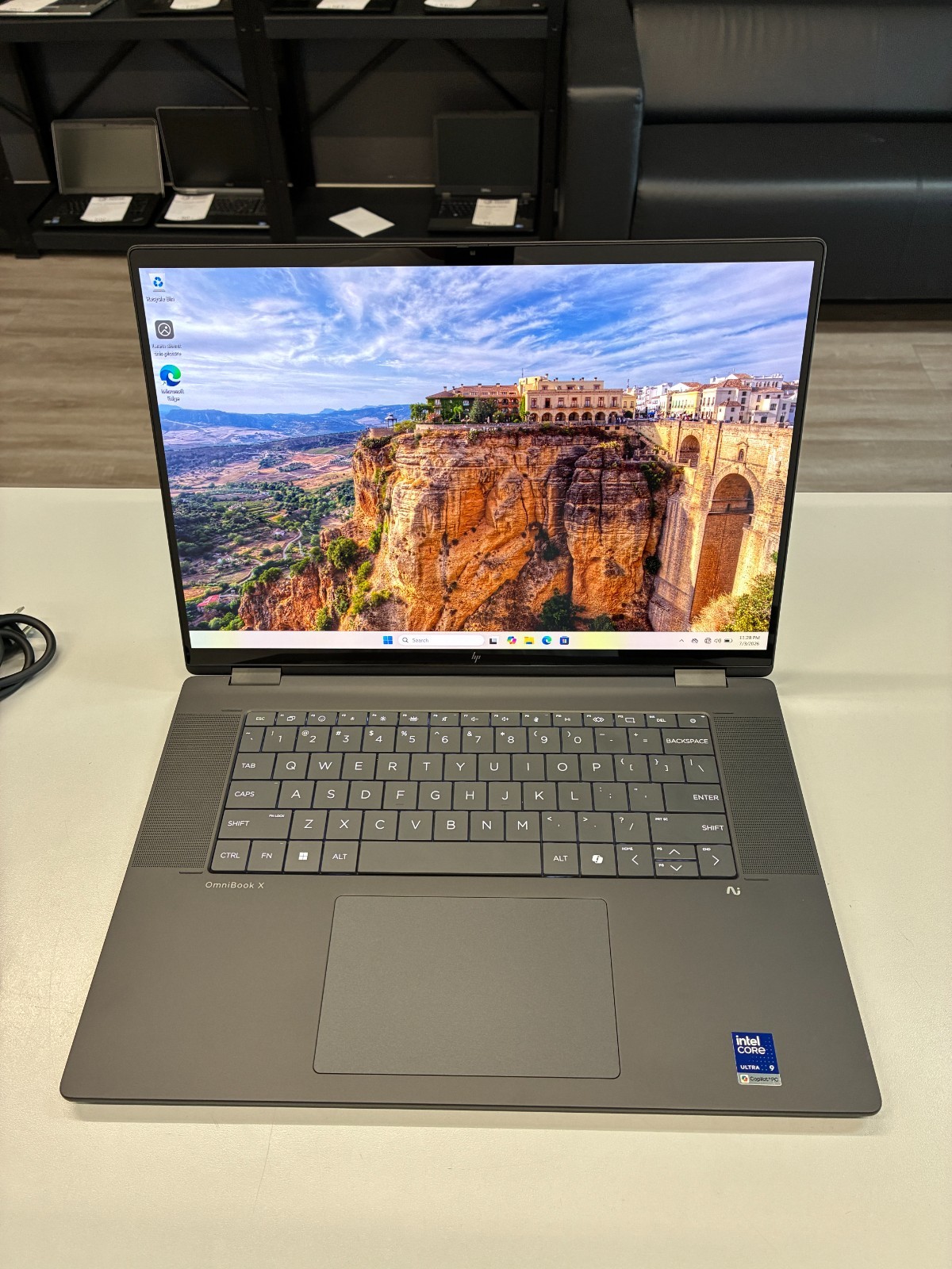 HP OmniBook X Flip 16 16″ (3K,OLED) Ultra 9 288V / 32GB RAM / Arc 140V / 2TB SSD
