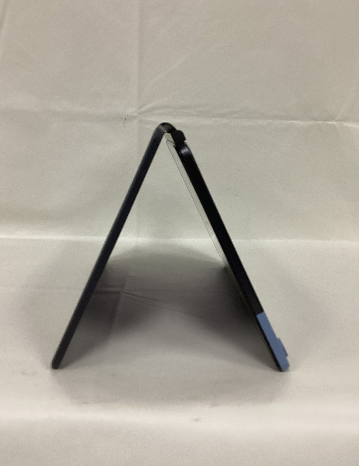 Lenovo IdeaPad Duet Chromebook 10.1″ 2-in-1 4GB 128GB – Cracked Screen/No Adapte