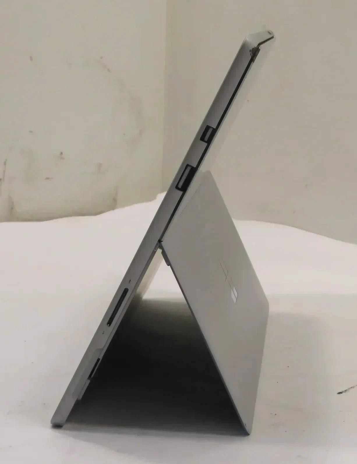 Microsoft Surface Pro 5 1796 Core i5-7300U 2.60GHz 8GB 256GB Win 10 Pro